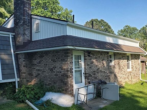 Rear entrance to unit through utility room
