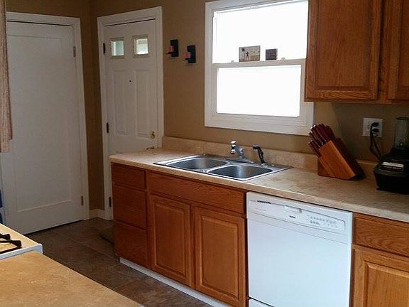 Kitchen: 16x8