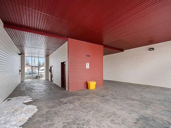 3rd image of 1010 E Railway St #208