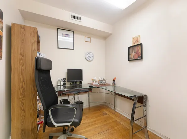 225 East 47th Street image 8 of 10