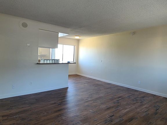 3rd image of 1104 S Marengo Ave #K