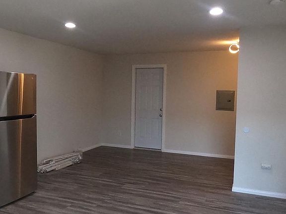 4th image of 613 Claire Ave