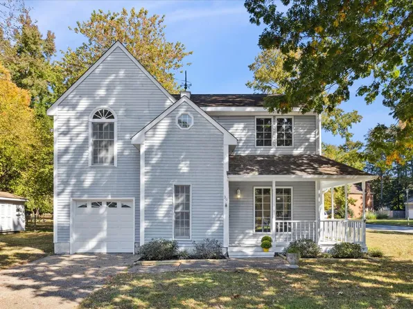 30 Paddock Ln, Hampton, VA 23669