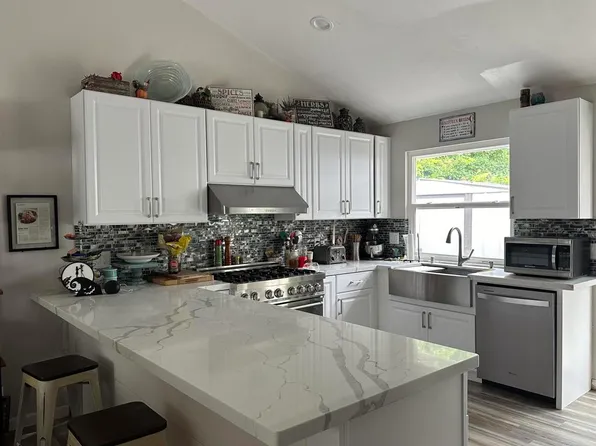 1409 Darwin Dr, Oceanside, CA 92056