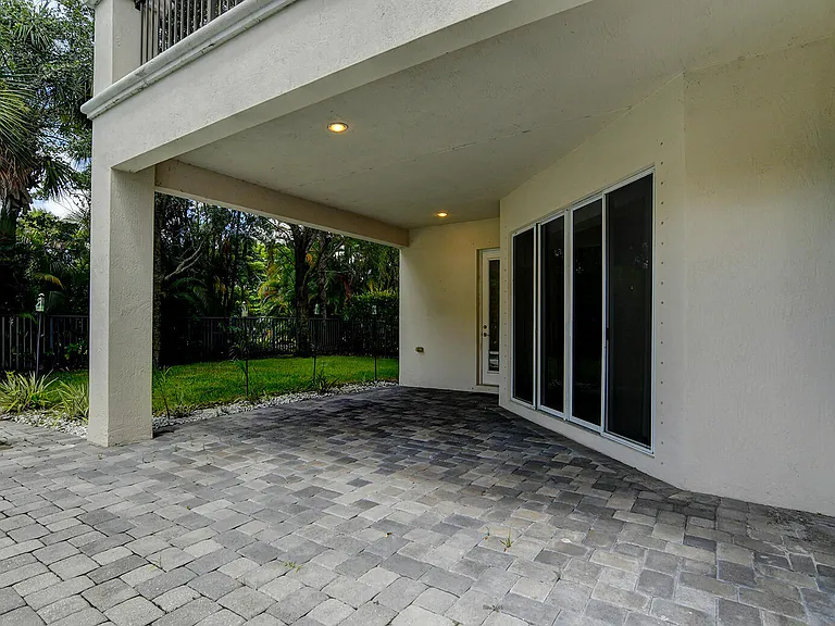 670 Edgebrook Ln — Photo 65