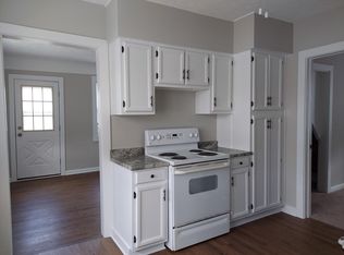 8714 Fosdick Rd, Valley View, OH 44125