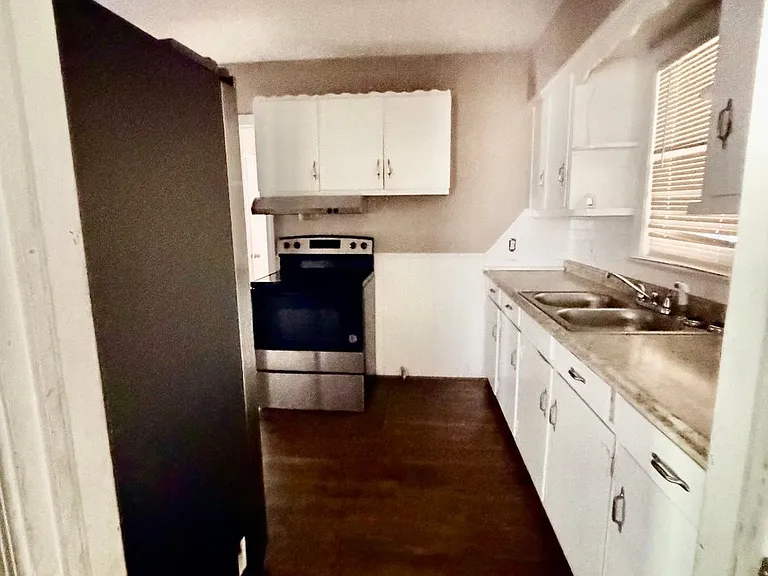 527 Englewood Dr — Photo 26