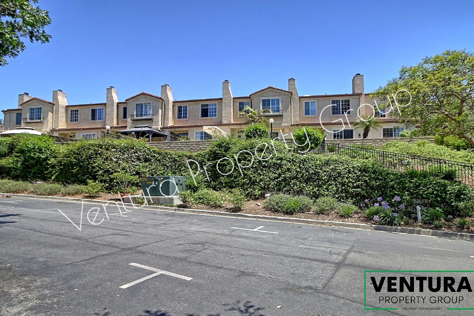 3 bed, 2.5 bath, 1479 sqft, $3,600 — Photo 2