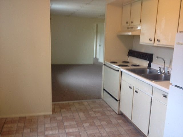 Kitchen, view 1