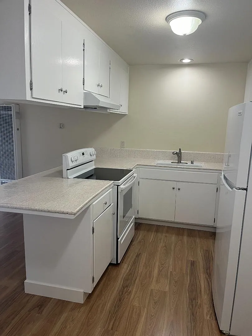 1281 Juniper Dr Unit C - Unit C — Photo 4