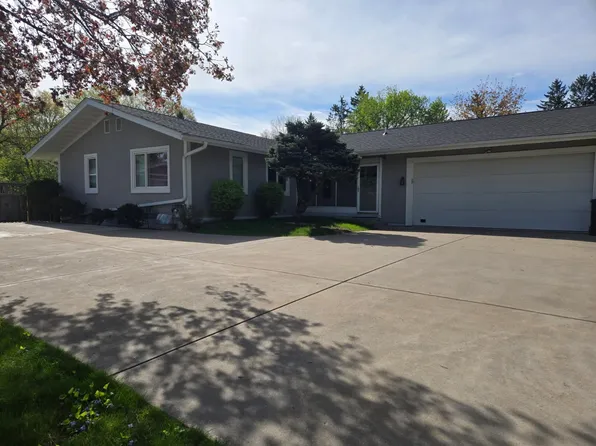 20 Balsam Ln N, Plymouth, MN 55441