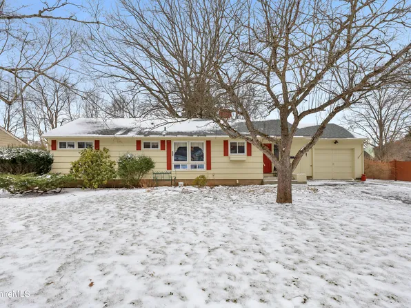 55 Rose Ter, Pittsfield, MA 01201
