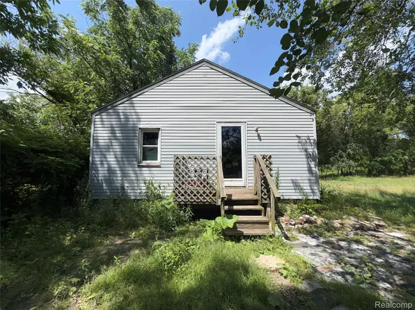 1110 Chrysler St, Mount Morris, MI 48458