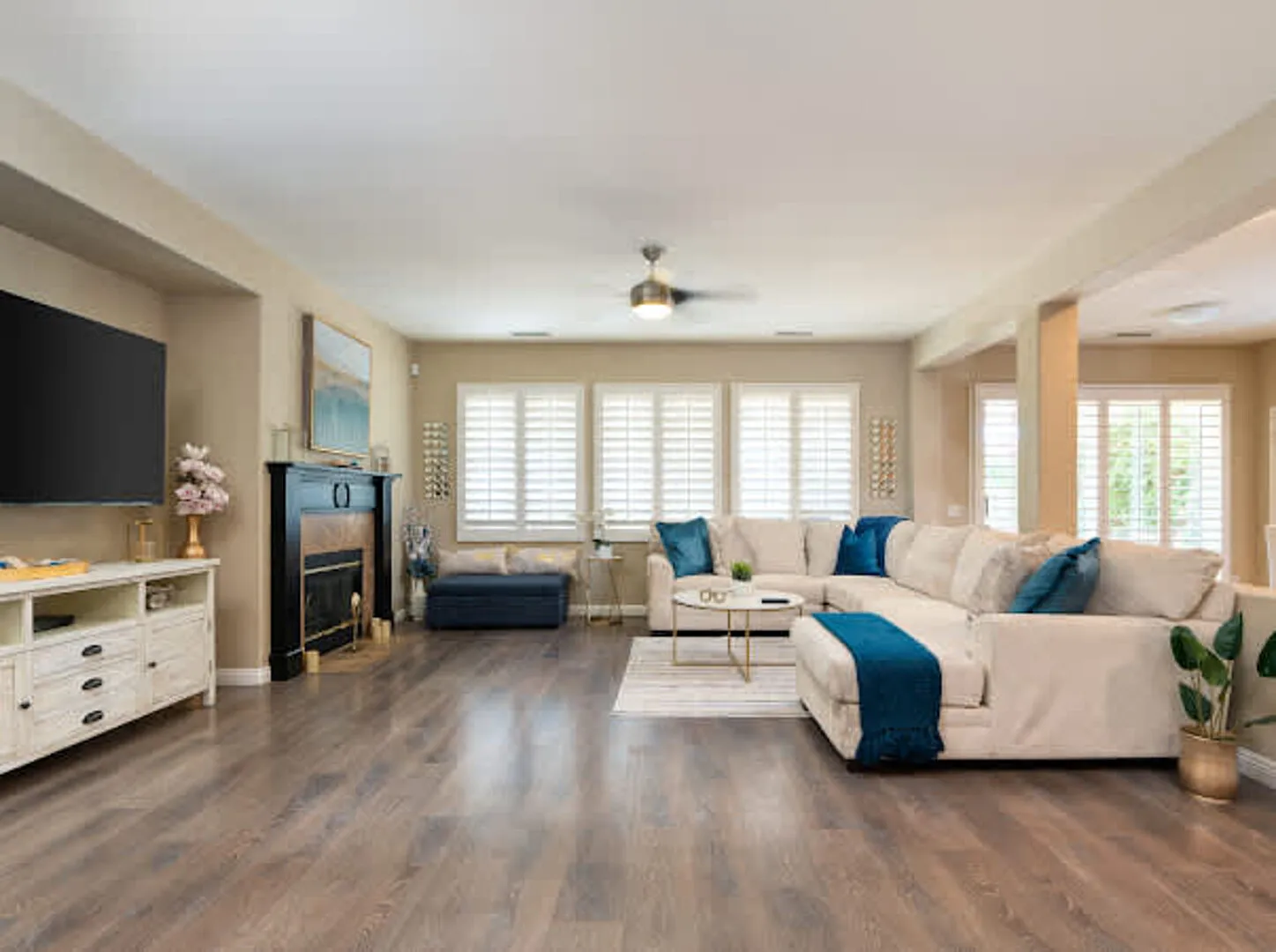 Pools Golf and Tennis home — Photo 1