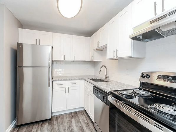 1175 Farmington Ave APT 1205
