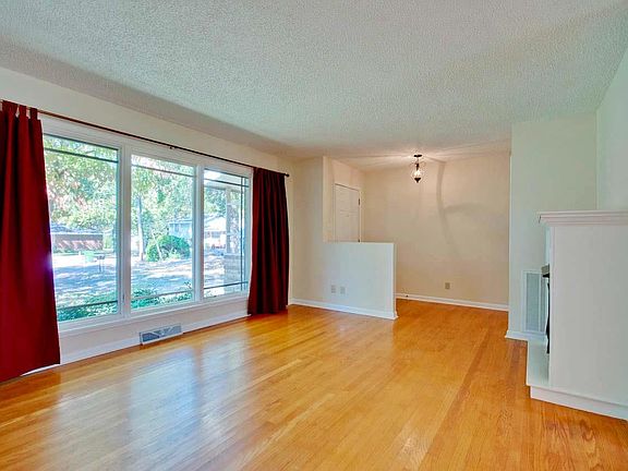 5th image of 205 Curtis Cir SE