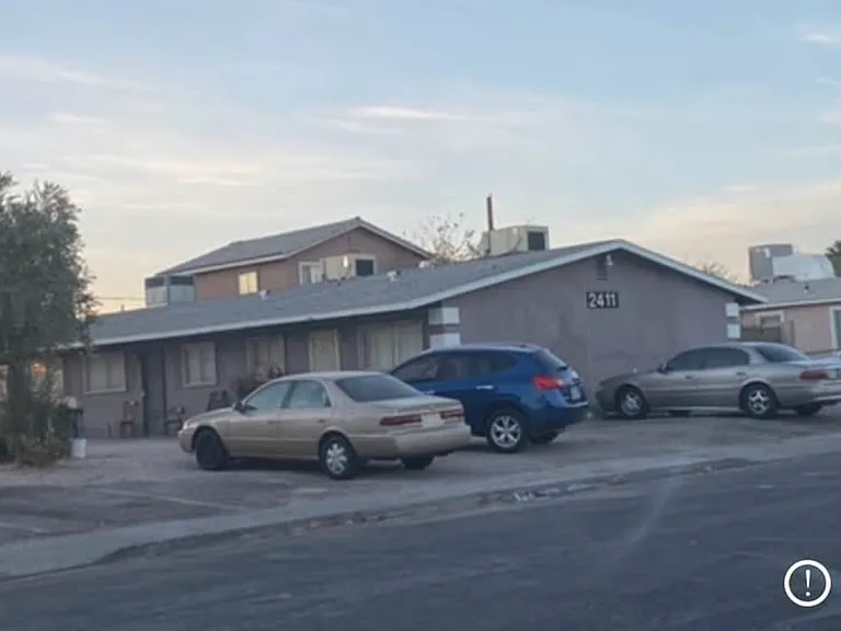 2411 Crawford St — Photo 12