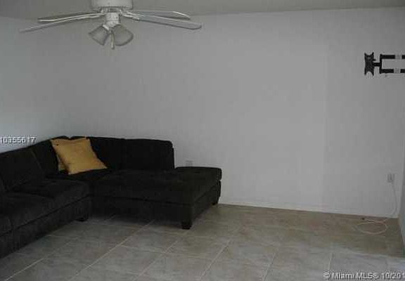 2nd image of 16105 Glenmoor Dr