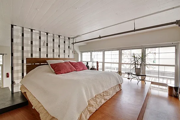 Sold by Corcoran | media 24