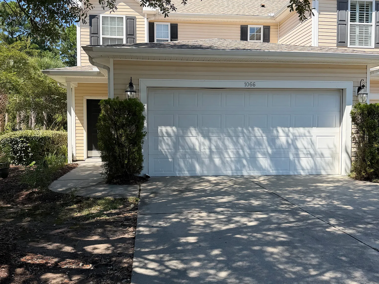 3 bed, 2.5 bath, 1720 sqft, $1,950 — Photo 2