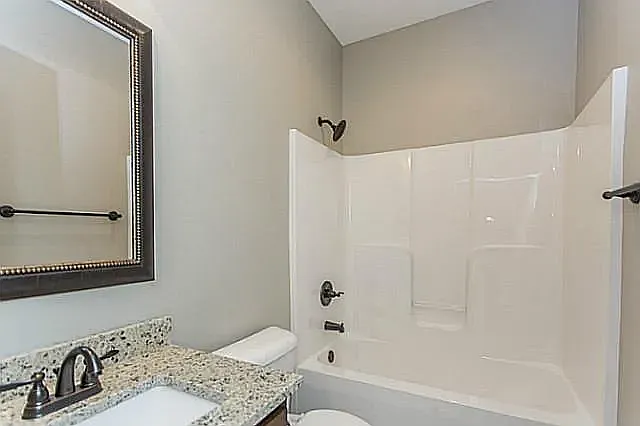615 NE Bowman Dr — Photo 5