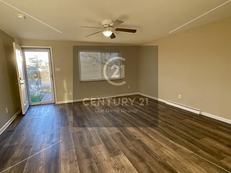 40 N Brown School Rd — Photo 2