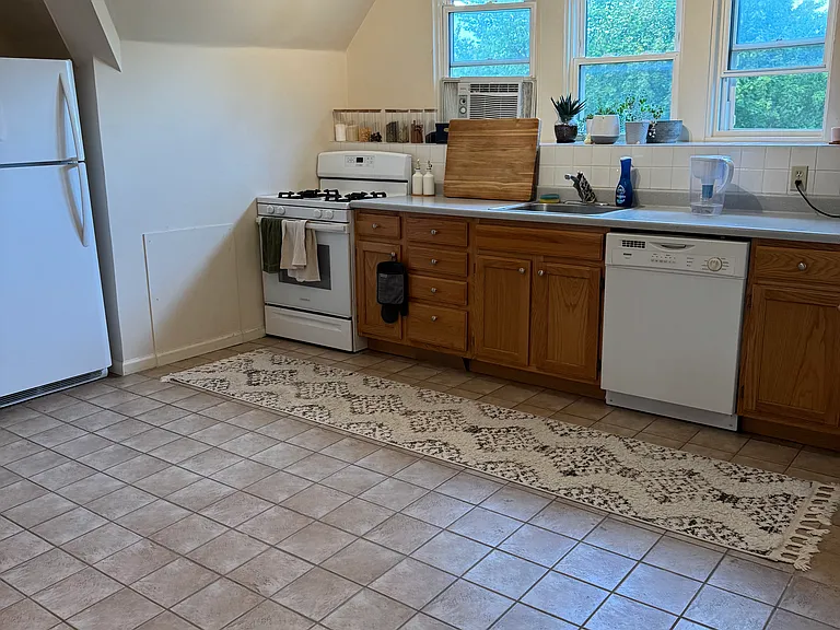 27 S Goodman St #9 — Photo 5
