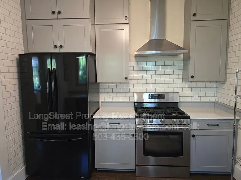 117 NW 11th St — Photo 4
