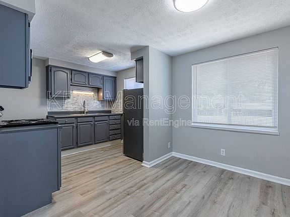 3rd image of 1053 Wilmington Ave #8