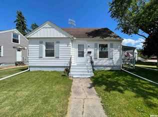 805 S 10th St, Clinton, IA 52732