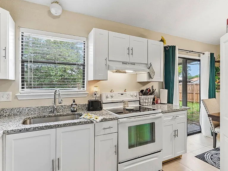 1328 Bay Hill Blvd #B — Photo 3