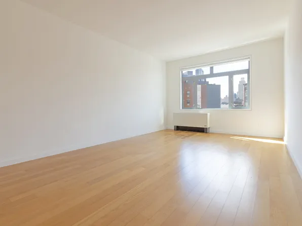 11-02 49th Avenue image 2 of 12