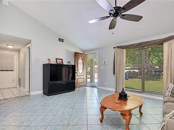 3rd image of 10101 Benbrook Ct