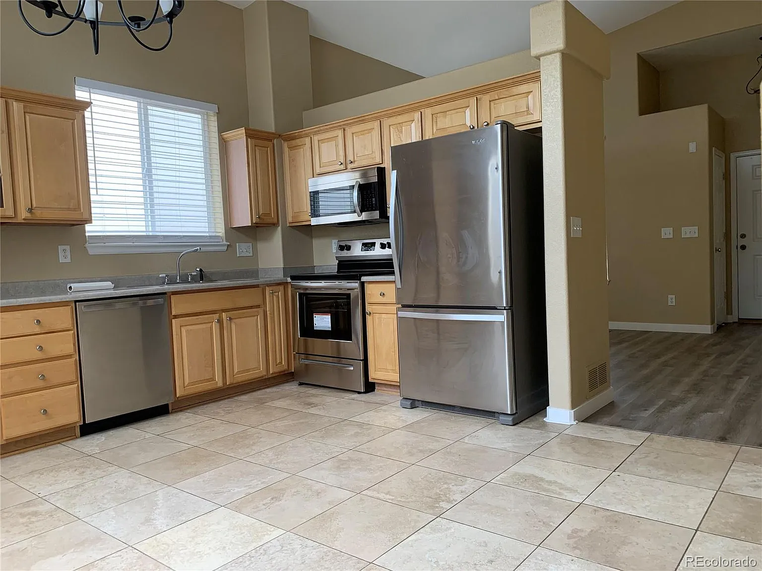4 bed, 3.5 bath, 1908 sqft, $2,800 — Photo 2