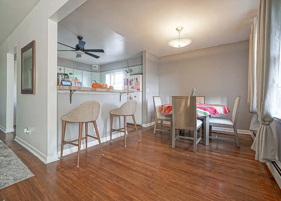 3 bed, 1.5 bath, 900 sqft, $1,850 — Photo 2