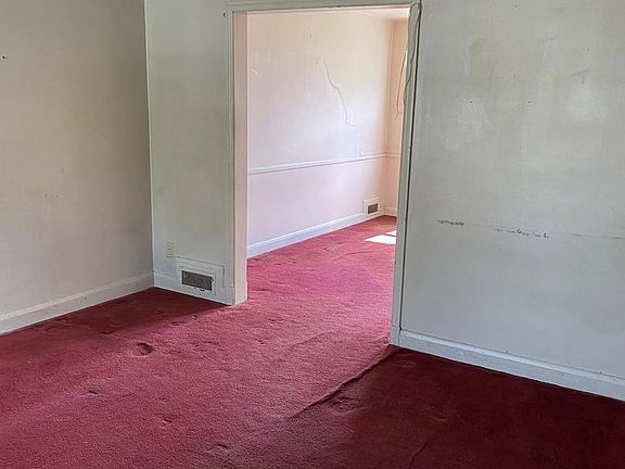 4th image of 815 Saint Dunstans Rd