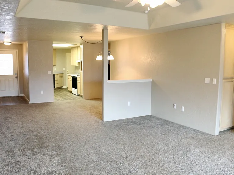 445 Crystal Dr — Photo 12