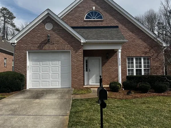 1229 McGill Pond Ln, Rock Hill, SC 29732