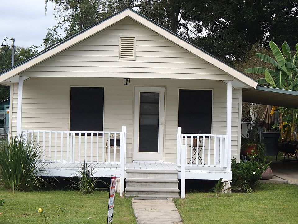 1st image of 906 Thomas St