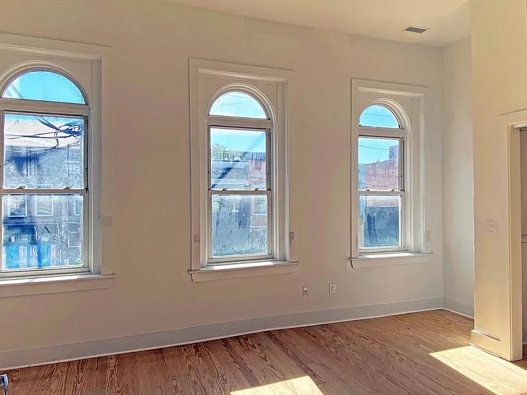 1718 E Main St — Photo 8