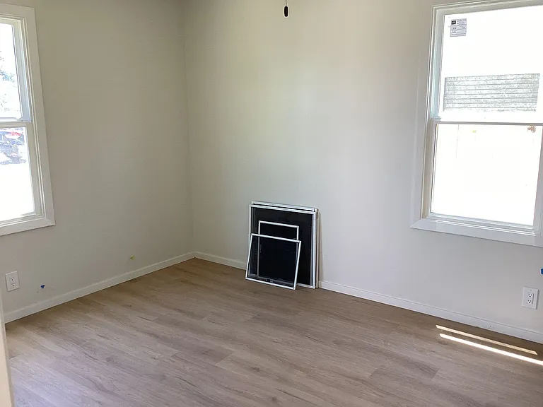 219 S G St — Photo 10