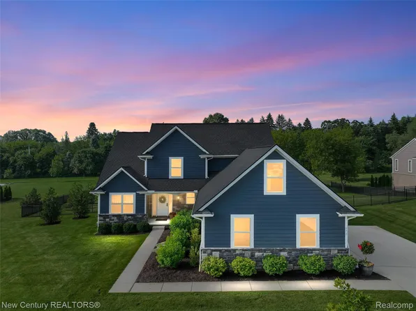 671 Braxwood Pl, Milford, MI 48381