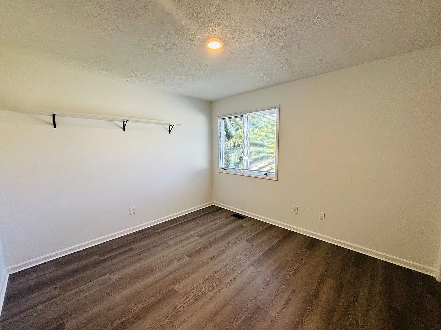 3 Bedroom, 2 Bath Duplex — Photo 4