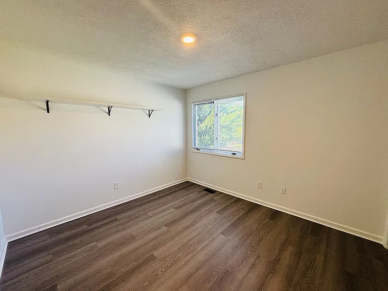 1443 Sandy Cir — Photo 4