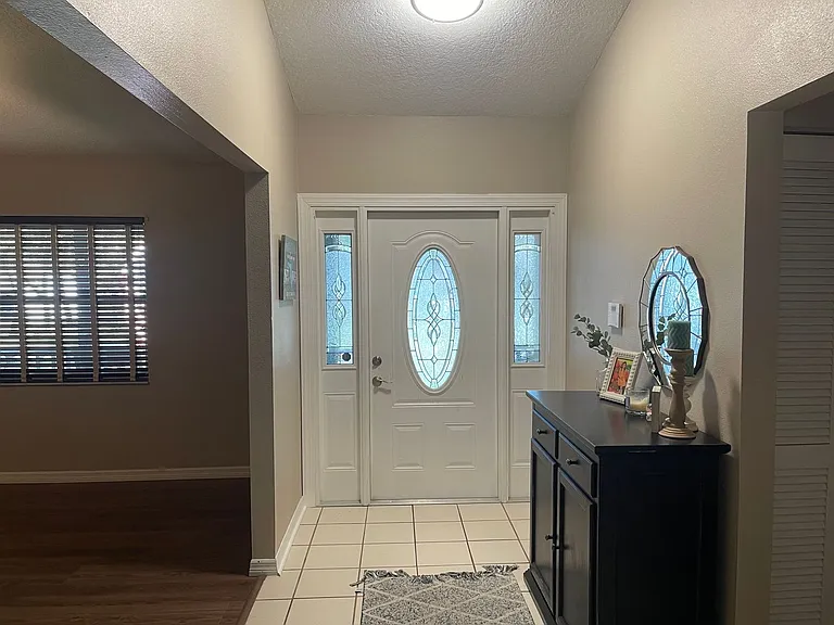 213 Bloomingfield Dr — Photo 4