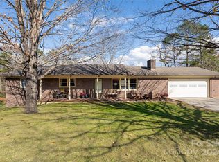 22 Royal Rdg, Clyde, NC 28721