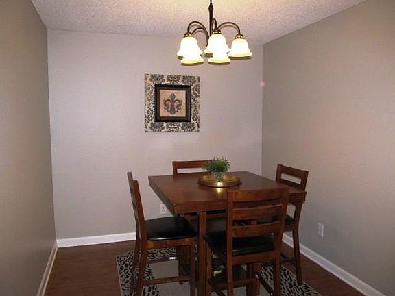 4th image of 4041B Charleston Cir