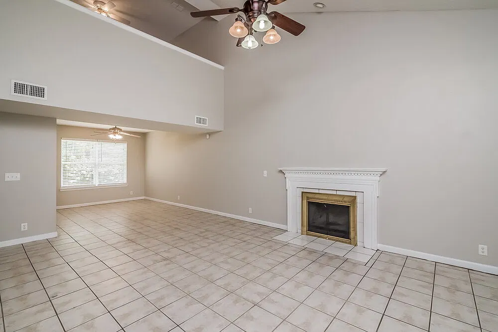 3 bed, 2.5 bath, 1870 sqft, $2,235 — Photo 3