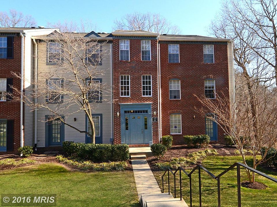 North Port / Broadneck End Unit Condominium