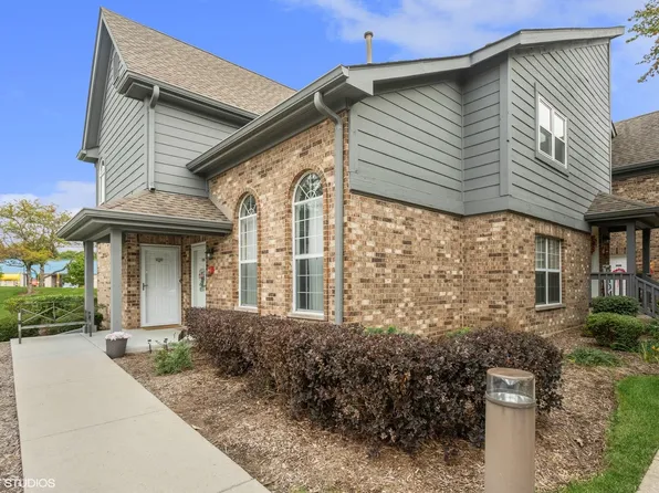 11 Foxcroft Rd APT 139, Naperville, IL 60565